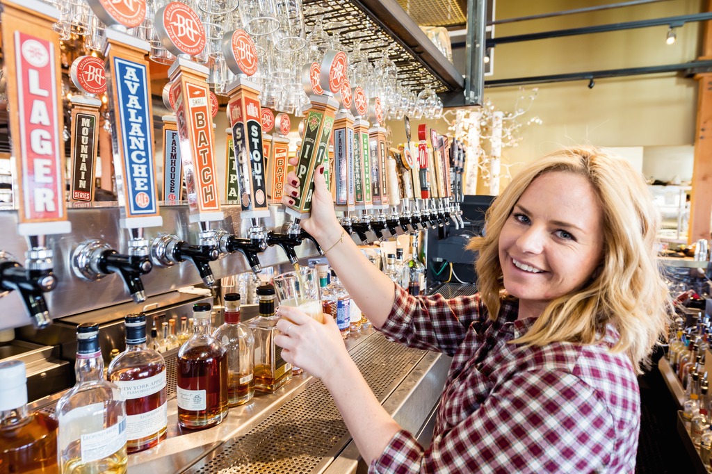 In the middle, a central bar with no fewer than 18 taps serves Breckenridge Brewery’s specialty beers fresh from the barrel.